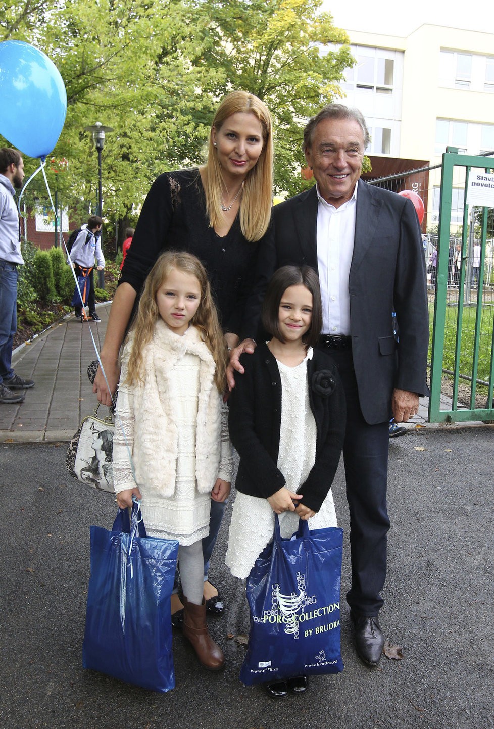 S manželom Karlom a dcérkami.